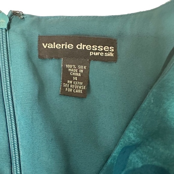 Valerie Stevens Pure Silk Teal Floral Dress with Ruffled Neckline Size 14 - Picture 5 of 10